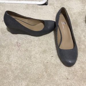 Grey heel shoes